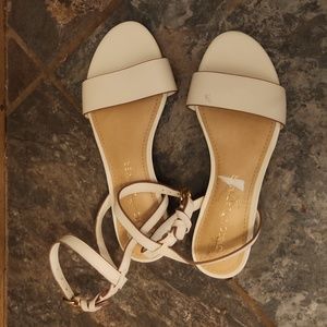 Gibson/ Latimer Beige Strappy Flat Sandals